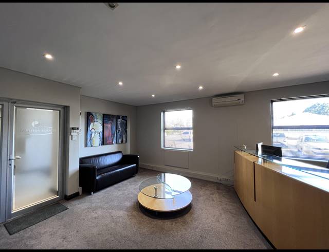 147M² OFFICE TO LET IN KENILWORTH